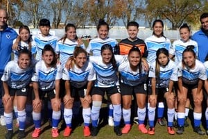 Goleada a domicilio y gran parte de la clasificación adentro para las chicas de "La V Azulada". Crédito: Sur24