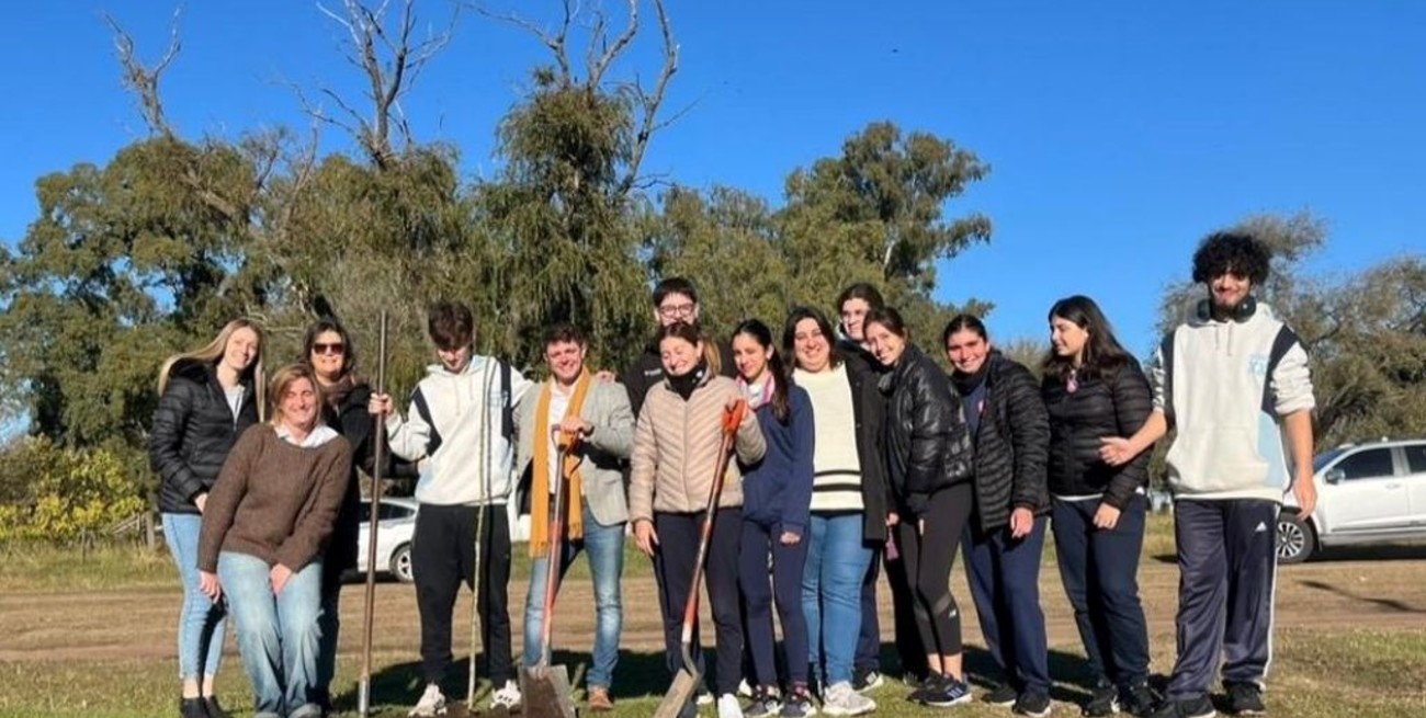 Proyectos escolares de reciclaje y arborización destacan en el aniversario de Teodelina