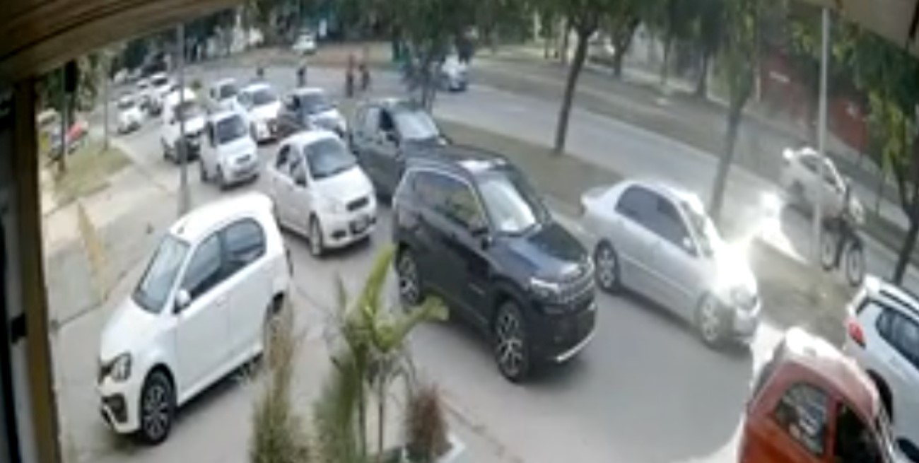 Aparecieron las primeras imágenes del auto que atropelló a Conrado y huyó