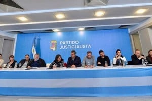Con presencia de Massa, Grabois y Máximo, el PJ delineó su estrategia tras el fallo contra Cristina Kirchner.