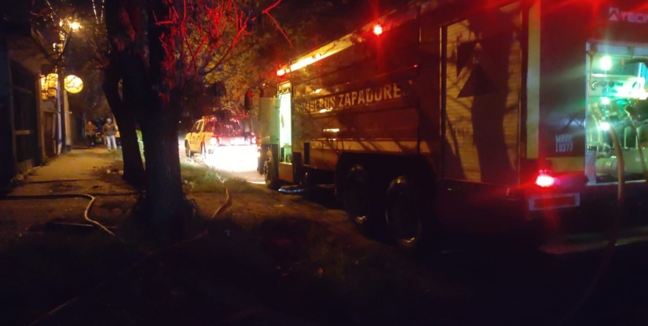 Tres incendios en pocas horas: noche agitada para los bomberos en Santa Fe