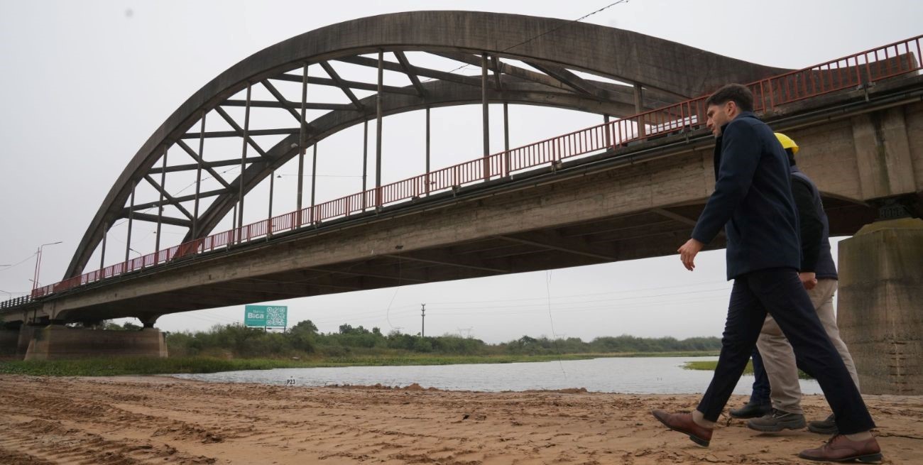 Nuevo puente Santa Fe–Santo Tomé: finalizó el movimiento de suelo y colocan pilotes

