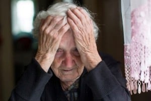 Los prejuicios negativos en torno a la vejez, constituyen uno de los motivadores más potentes para el maltrato.