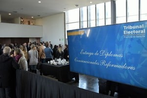 El 29 de mayo pasado fueron entregados los diplomas a los convencionales reformadores.  Archivo El Litoral/Guillermo Di Salvatore