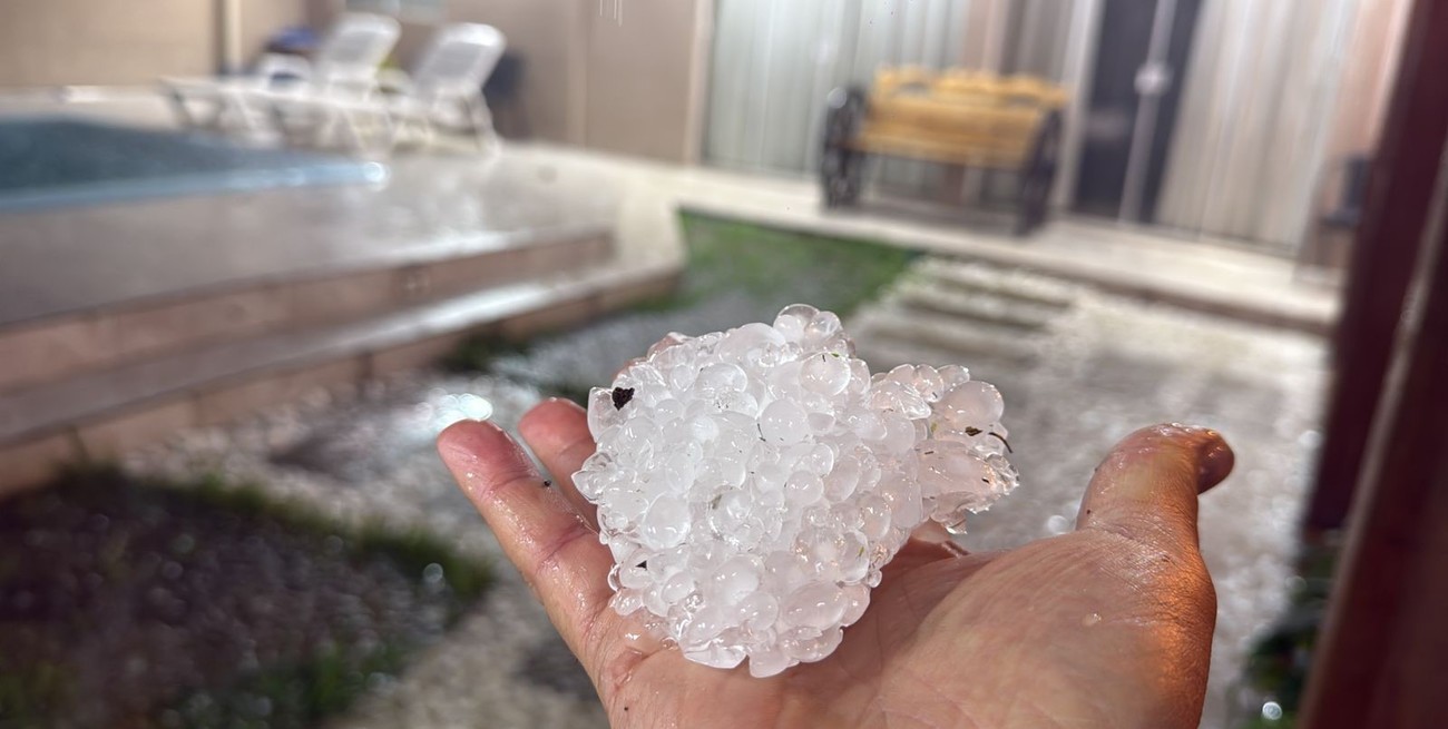Impactante caída de granizo en la frontera entre Brasil y Uruguay