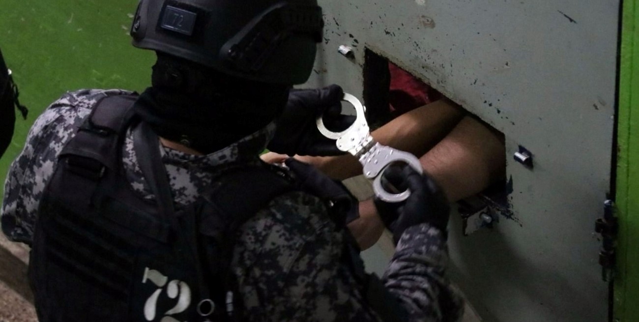 Santa Fe: incrementan en un 30% el cupo de celadores para presos de alto perfil