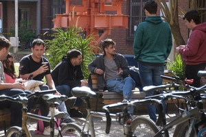 La movilidad se transforma de la mano de quienes necesitan alternativas accesibles. Crédito: Luis Cetraro.