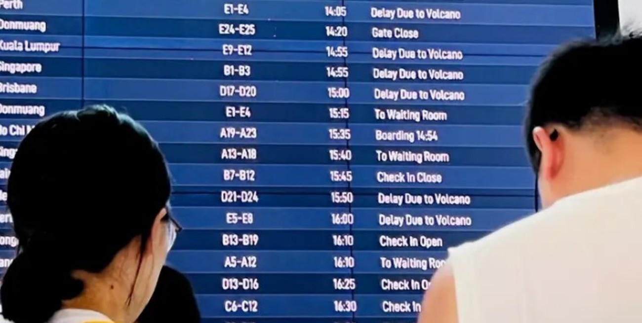 Vuelos cancelados en Indonesia por la erupción del volcán Lewotobi Laki-Laki