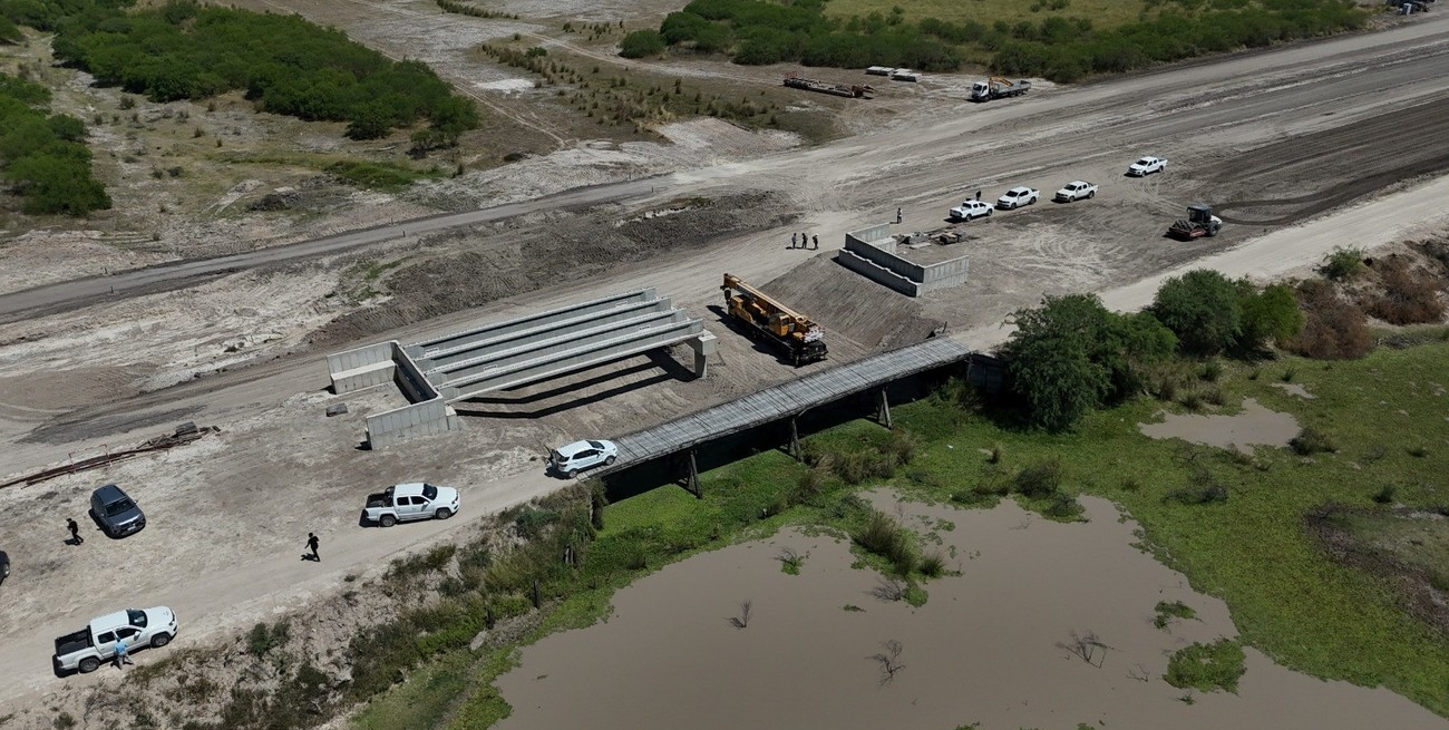 Provincia avanza en la construcción de puentes de hormigón entre Moussy y La Sarita