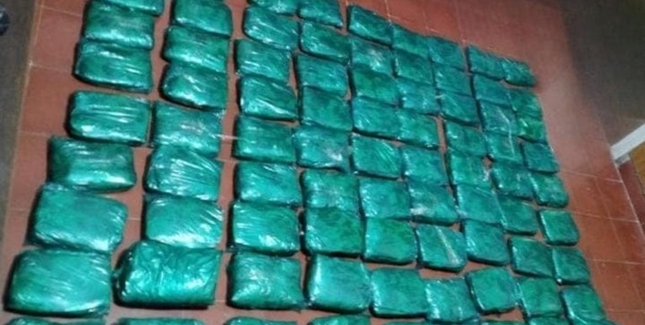 Un control en Ruta 90 derivó en el hallazgo de hojas de coca y dinero en efectivo