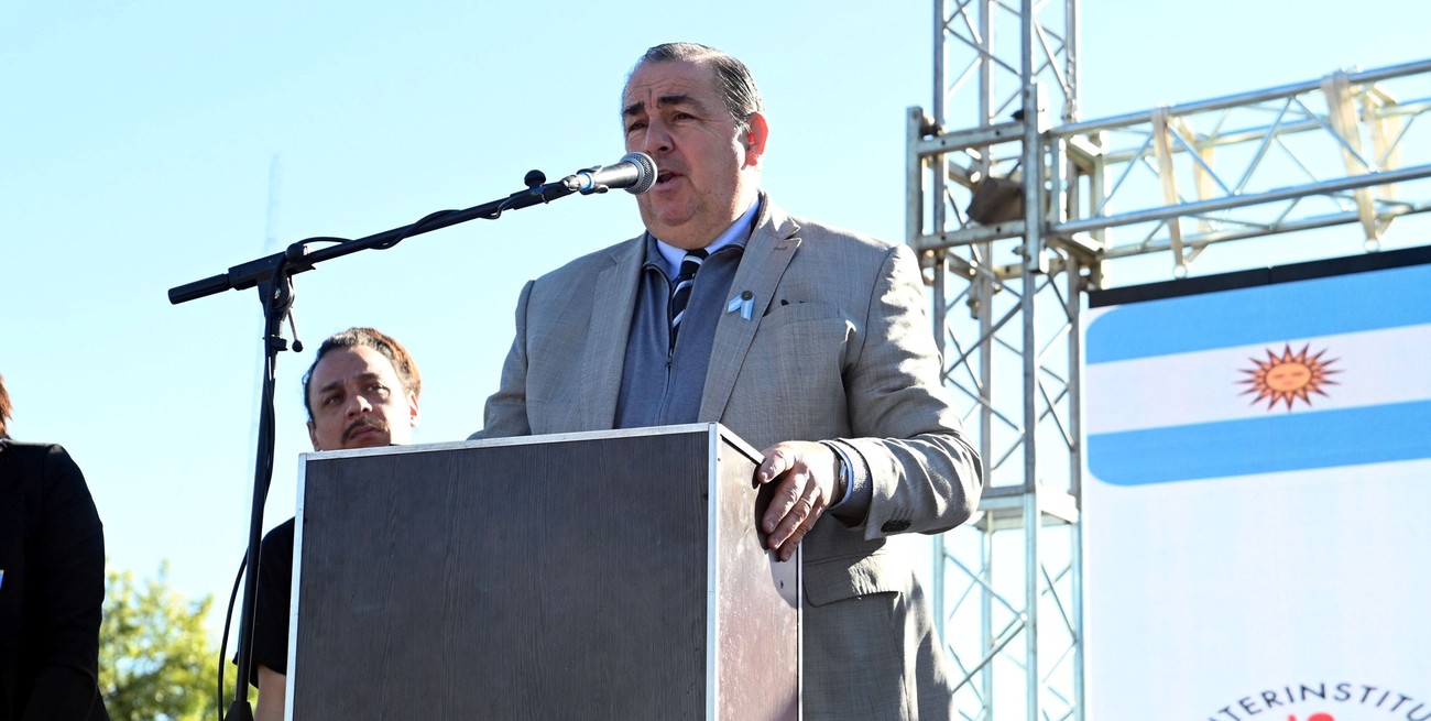 Poletti: “Dejémonos abrazar por la bandera argentina para soñar con una ciudad mejor”