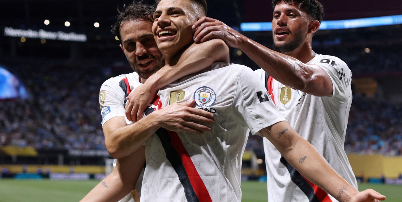 Manchester City goleó a Al Ain con golazo del Diablito Echeverri de tiro libre