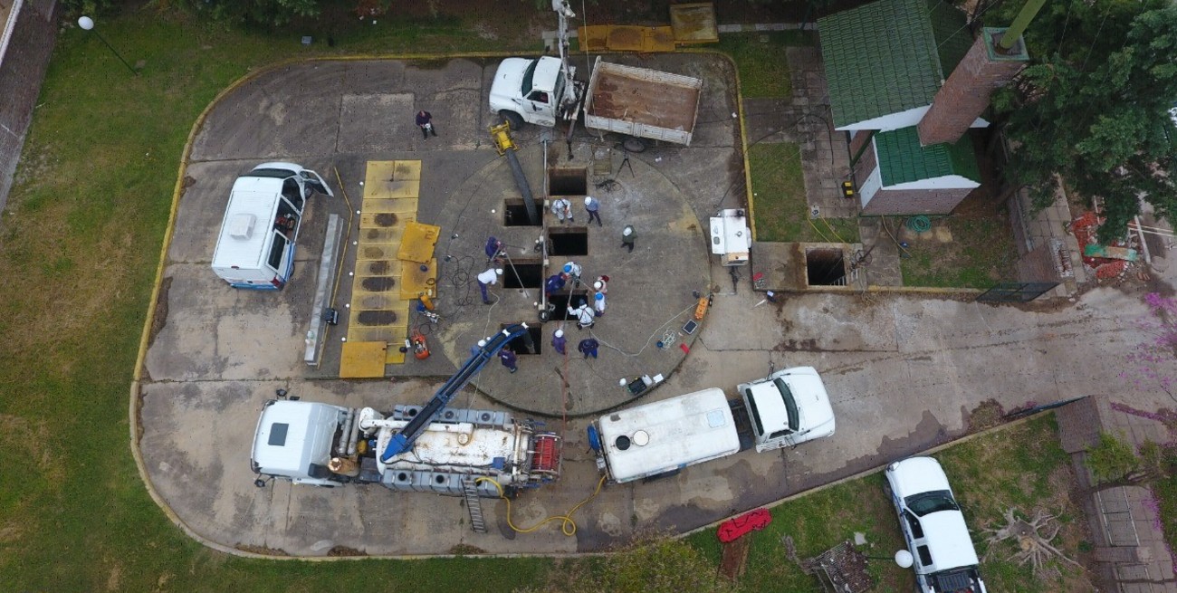 Monitoreo y enzimas para prevenir obstrucciones en 45 puntos críticos de la red cloacal de la ciudad
