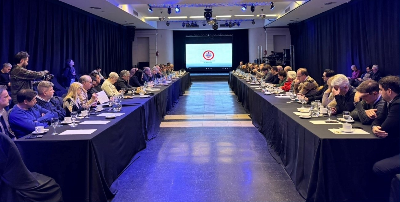 Fisfe entregó a convencionales propuestas para la reforma 