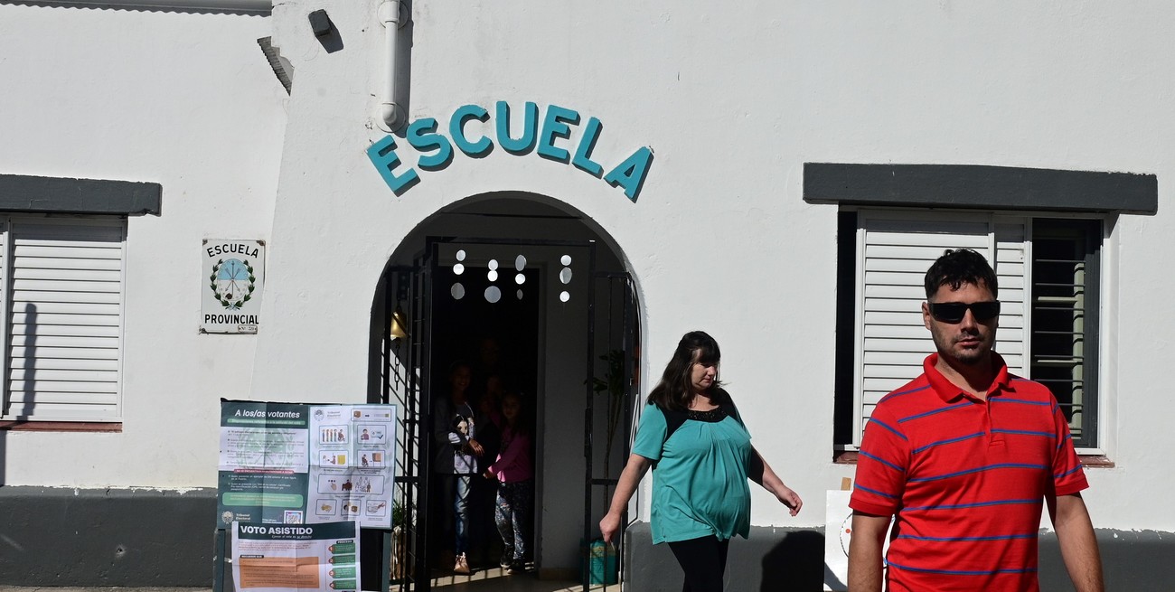 El lunes se dictarán clases con normalidad en las escuelas santafesinas que sean centro de votación
