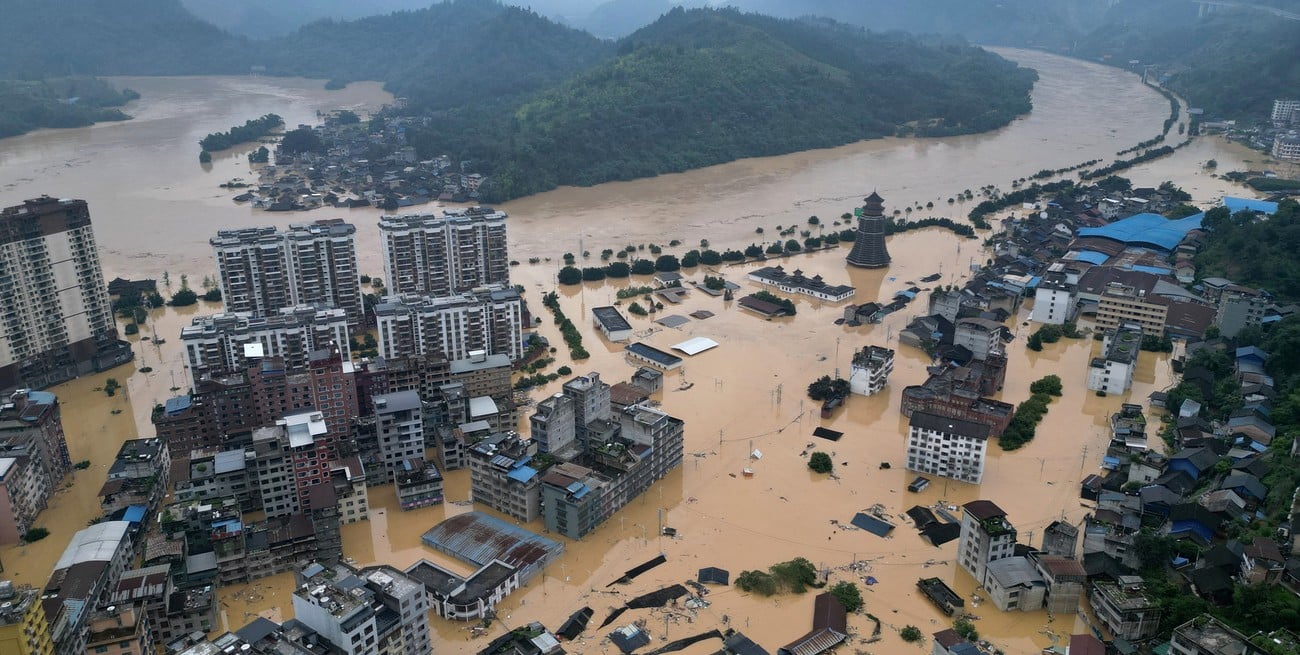 Video: inundaciones y derrumbes azotan el suroeste de China