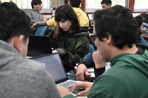 "El uso de la IA es irrefrenable y hay que integrarla a las clases", coinciden los docentes. Crédito: Luis Cetraro