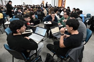Una clase en la Ingeniería en Inteligencia Artificial de la Fich-UNL.Fotos: Luis Cetraro