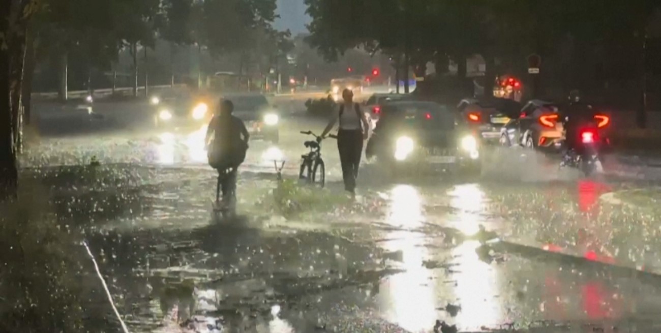 Violenta tormenta paralizó París y arrasó el sur de Francia
