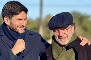Quique Maillier junto a Pullaro en el puente Santa Fe-Santo Tomé. Foto: Gentileza