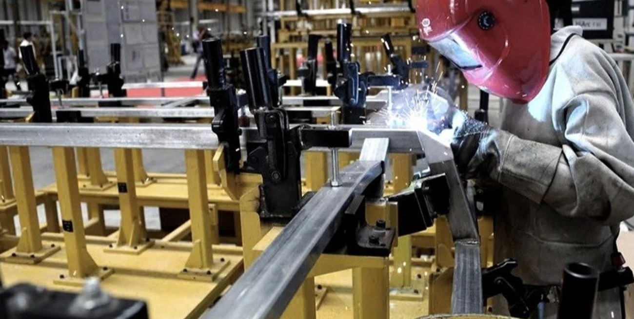 Advierte la UIA por la caída de la actividad económica en el país