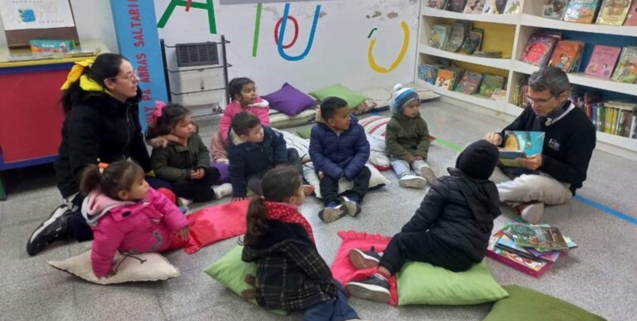 Esperanza: alumnos de los jardines municipales visitaron la Biblioteca "Francisco Soutomayor"