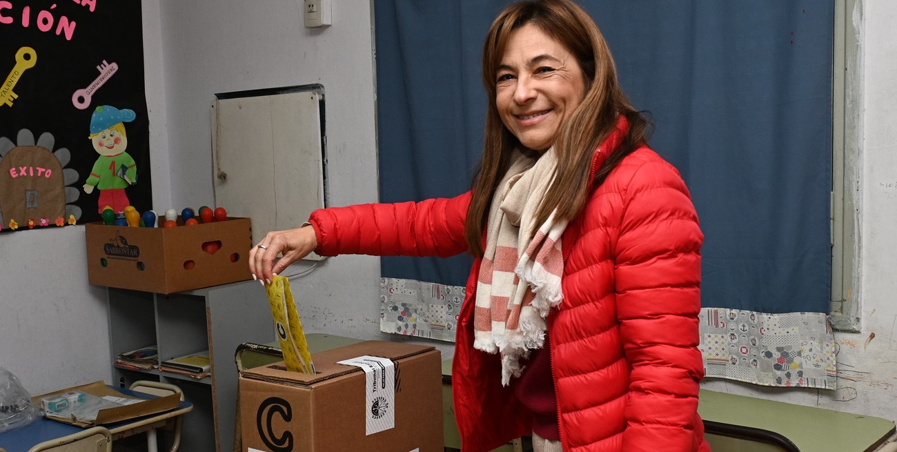 María Luengo votó y pidió participación “como acto de esperanza”