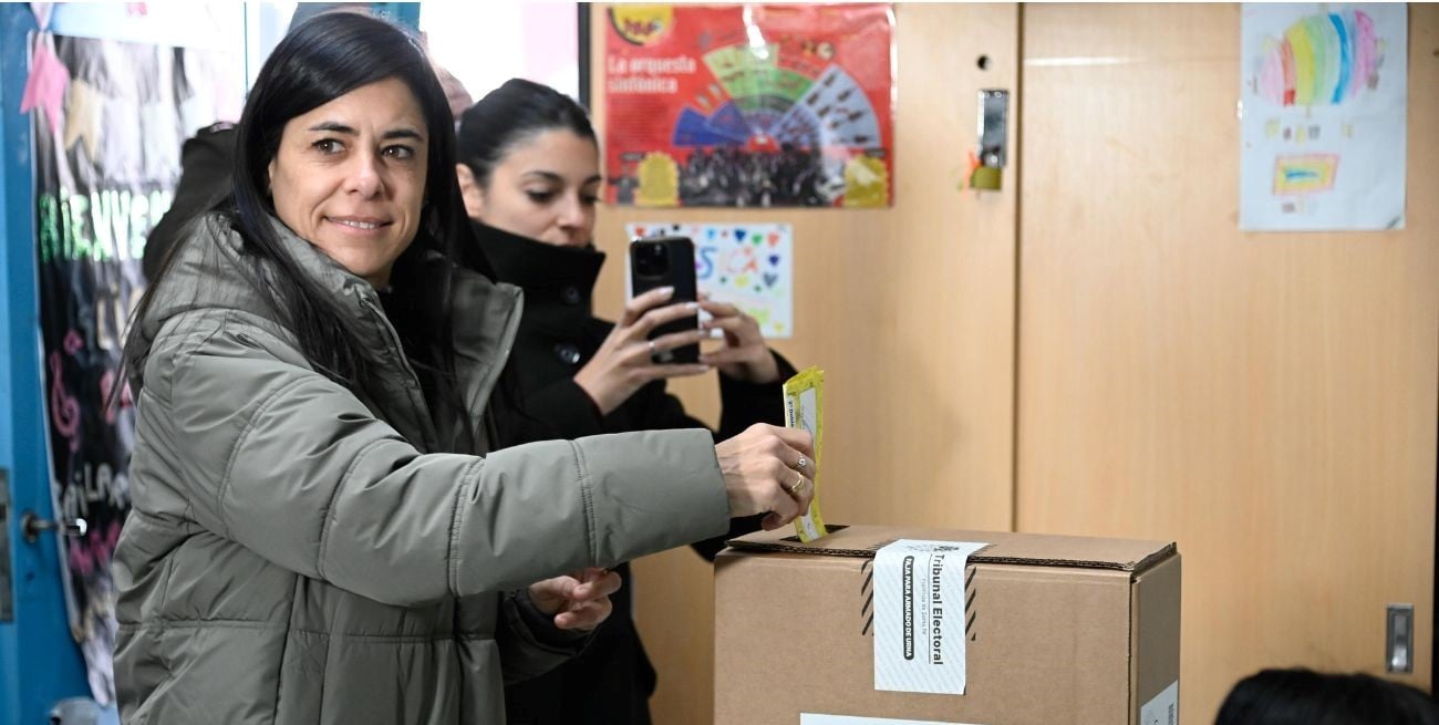 Carolina Labayru votó y pidió defender a Rosario con el voto