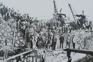 Inicio de las obras definitivas del puerto de Santa Fe, año 1906. Imágenes originales de José Beleno