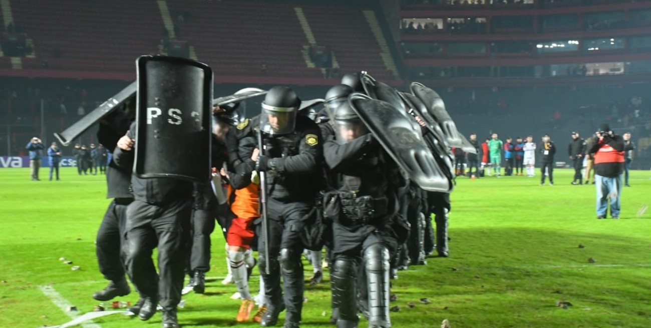 Colón y la peor crisis de su historia: los disturbios, en fotos y videos