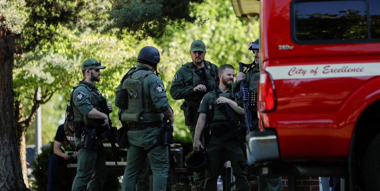 Estados Unidos: mataron a dos bomberos en una emboscada mientras apagaban un incendio