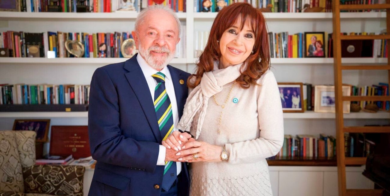 Lula visitó a Cristina, que acusó a Milei de encabezar una "deriva autoritaria en la Argentina"