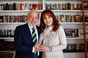 Luiz Lula da Silva visitó a Cristina Fernández en su casa de Buenos Aires, donde cumple prisión domiciliaria.