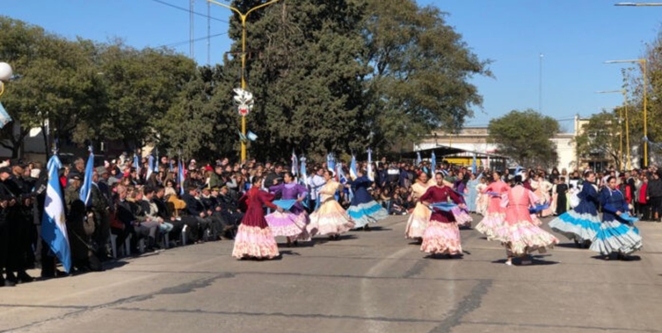 Sastre abre el mes de las patronales con el tradicional acto del 9 de julio y la presentación del "Indio" Lucio Rojas