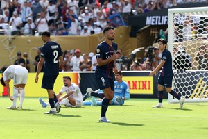 El conjunto parisino fue ampliamente superior al madrileño. Foto: REUTERS / Vincent Carchietta.