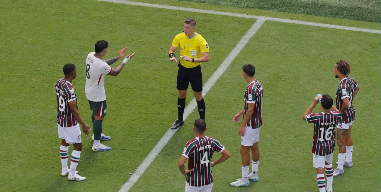El arbitraje argentino cambia: VAR con audio en estadios y fin del alcanzapelotas