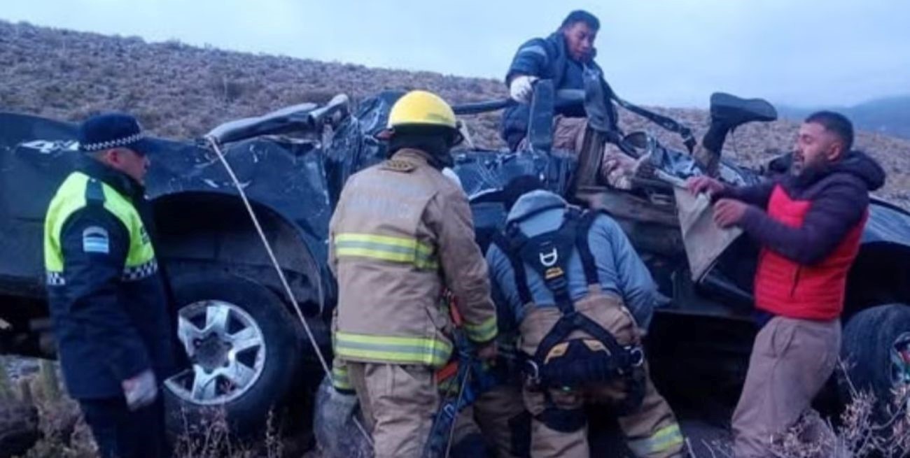 Accidente fatal en Tucumán: Una camioneta cayó desde un precipicio