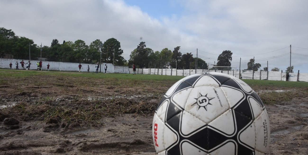Liga Santafesina de Fútbol: por las lluvias se reprogramó todo para el próximo sábado