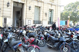 Motos robadas aparecen desarmadas en menos de una hora; las partes se venden sin poder rastrearse.