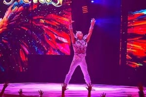 Flavio Mendoza fue trasladado en camilla con cuello ortopédico tras golpearse durante el show.