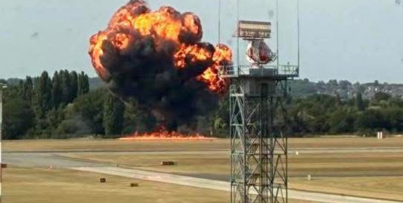 Un avión se estrelló al despegar en Londres: investigan las causas