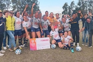 Defensores de La Costa goleó y pasó a cuartos de final de la Copa Santa Fe.
