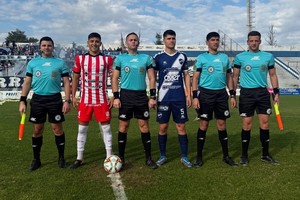 El clásico Ben Hur y 9 de Julio de Rafaela finalizó igualado 1 a 1, pero debió ser suspendido por incidentes en los minutos iniciales del segundo tiempo.