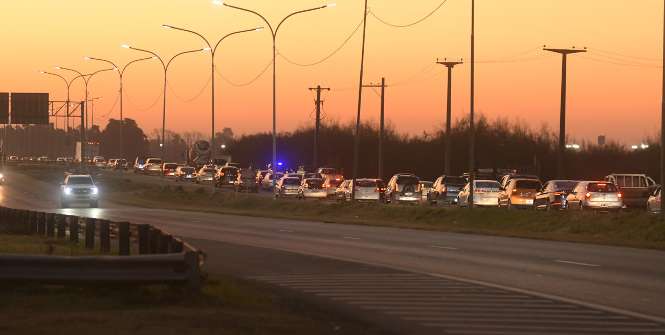 Autopista Rosario - Santa Fe: reducción de calzada en un sector y congestión en otro tramo