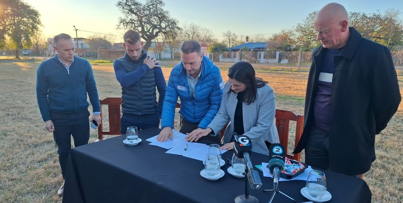 San Javier firmó un convenio para construir un polideportivo destinado al Centro de Educación Física