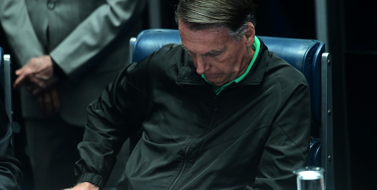 Al igual que en Argentina con Cristina, Brasil le impuso tobillera a Bolsonaro