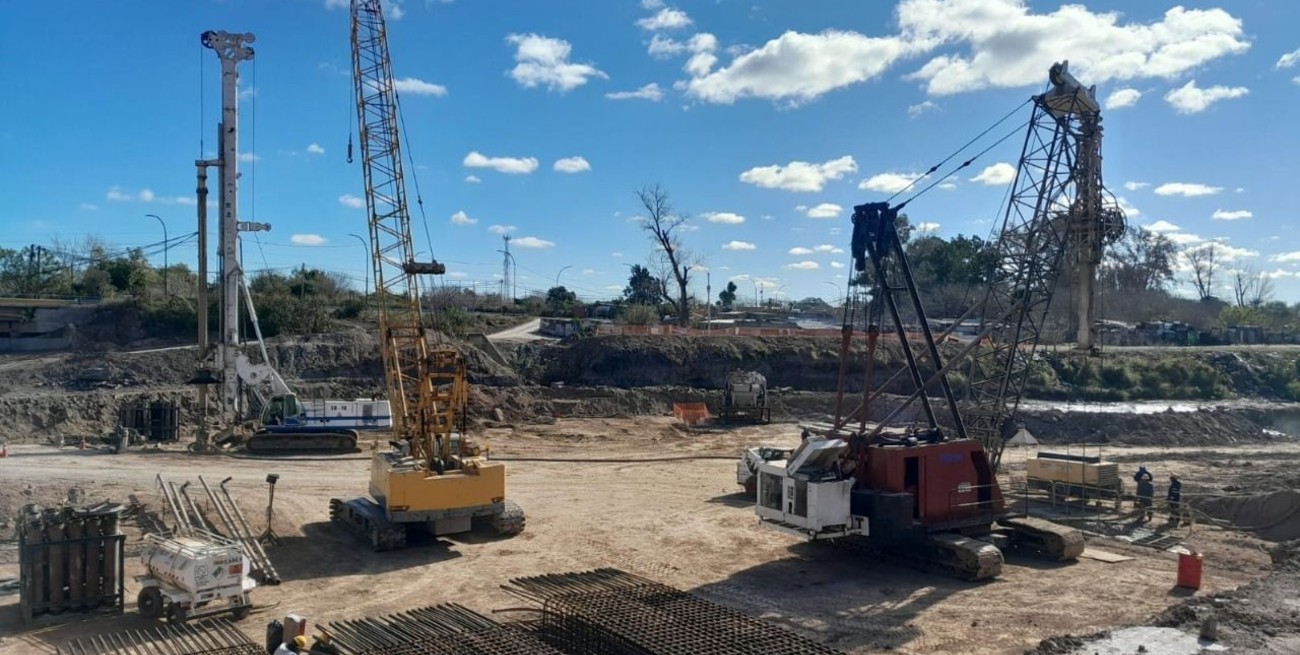 Activan los trabajos en el cauce del arroyo para detener el retroceso de la Cascada Saladillo
