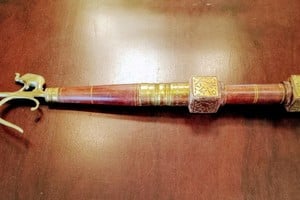 Un ankus, también conocido como "aguijón para elefantes" o bullhook, es una herramienta utilizada por los entrenadores de elefantes (mahouts) para guiarlos y controlarlos. Foto: Gentileza