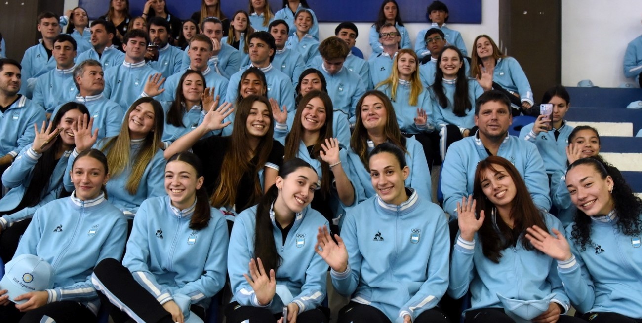 Juana Castellaro Morello recibió la bandera argentina y será abanderada en Asu 2025