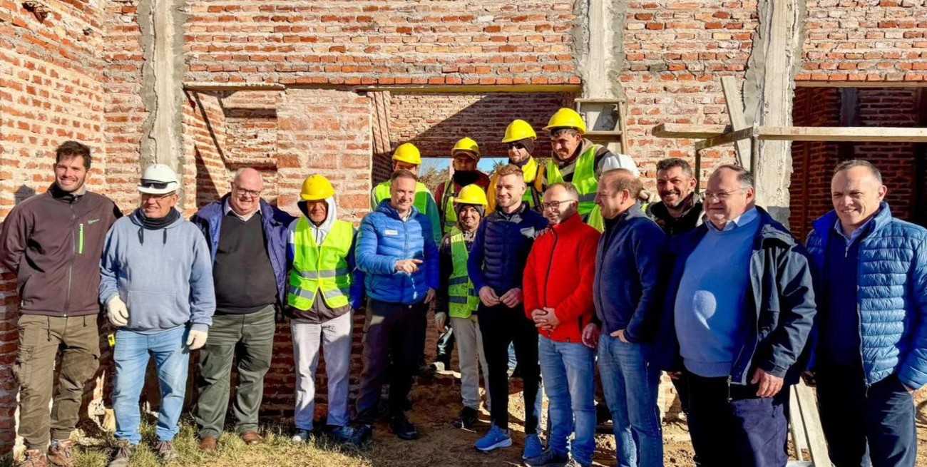 Avanza con el techado de las 12 nuevas viviendas en Romang